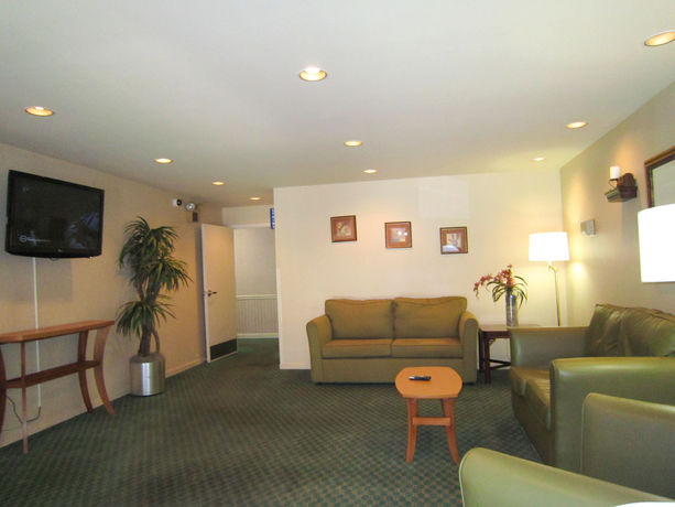 Imagen del bar/restaurante del Hotel Suburban Studios Columbus - Dublin. Foto 3