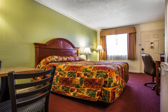 Imagen de la habitación del Hotel Suburban Studios Florence I-95. Foto 2