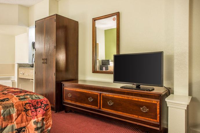 Imagen de la habitación del Hotel Suburban Studios Florence I-95. Foto 3