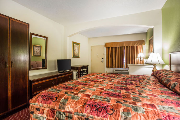 Imagen de la habitación del Hotel Suburban Studios Florence I-95. Foto 4