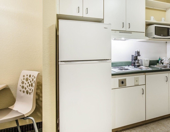 Imagen de la habitación del Hotel Suburban Studios Fort Myers Cape Coral. Foto 9