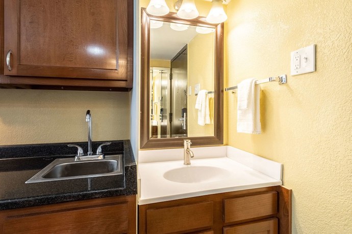 Imagen de la habitación del Hotel Suburban Studios, Fredonia. Foto 9