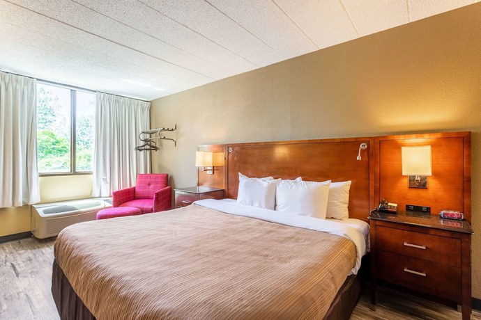 Imagen de la habitación del Hotel Suburban Studios, Fredonia. Foto 11