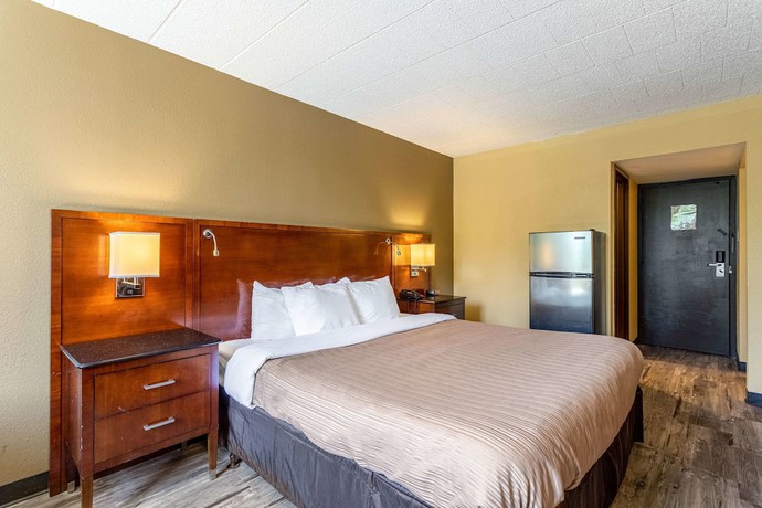 Imagen de la habitación del Hotel Suburban Studios, Fredonia. Foto 12