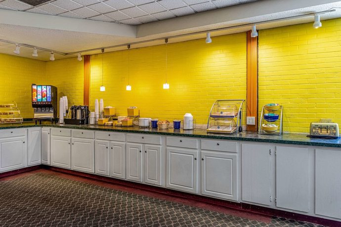 Imagen del bar/restaurante del Hotel Suburban Studios, Fredonia. Foto 4