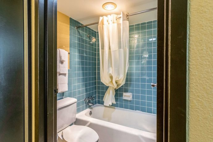 Imagen de la habitación del Hotel Suburban Studios, Fredonia. Foto 13