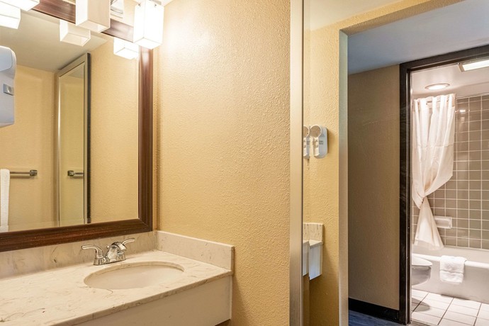 Imagen de la habitación del Hotel Suburban Studios, Fredonia. Foto 14