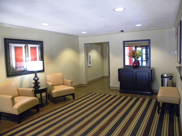 Imagen de los interiores del Hotel Suburban Studios Houston North I-45. Foto 8