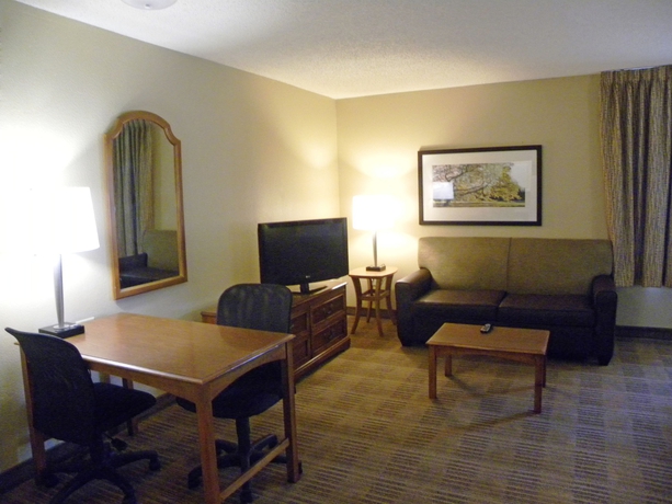 Imagen de los interiores del Hotel Suburban Studios Houston North I-45. Foto 11