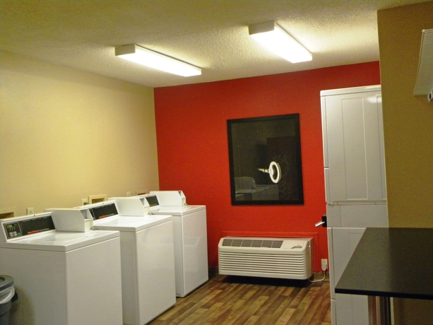 Imagen de los interiores del Hotel Suburban Studios Houston North I-45. Foto 13