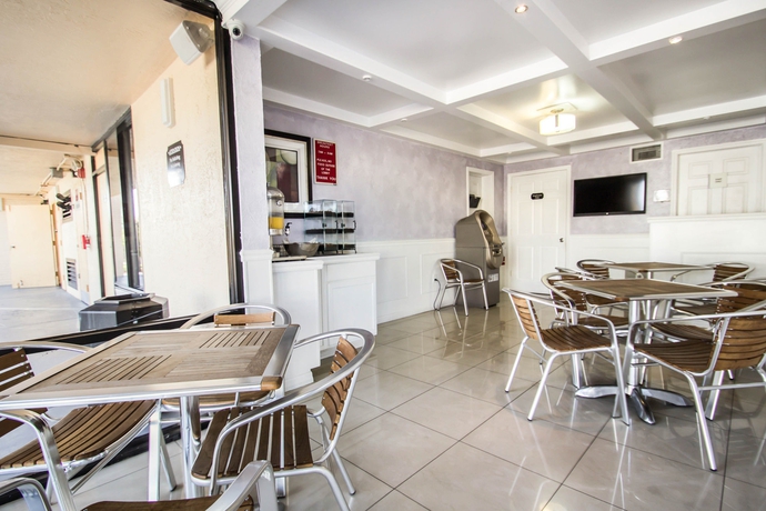 Imagen del bar/restaurante del Hotel Suburban Studios International Drive. Foto 7