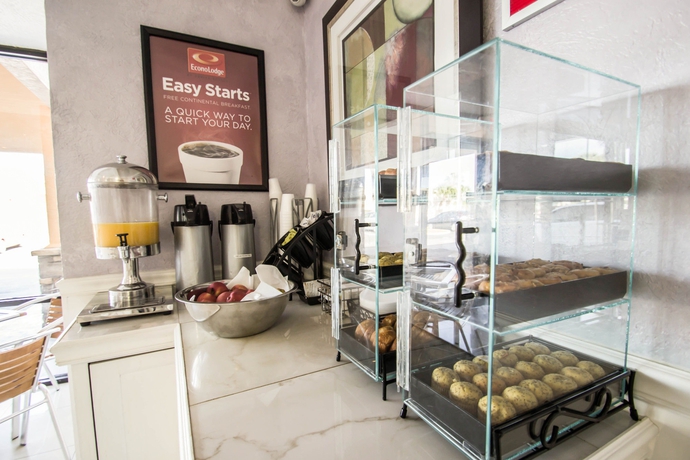 Imagen del bar/restaurante del Hotel Suburban Studios International Drive. Foto 8