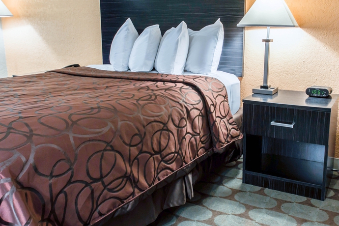 Imagen de la habitación del Hotel Suburban Studios International Drive. Foto 12