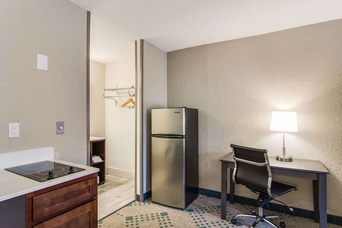 Imagen de la habitación del Hotel Suburban Studios Kingsland Near I-95. Foto 2
