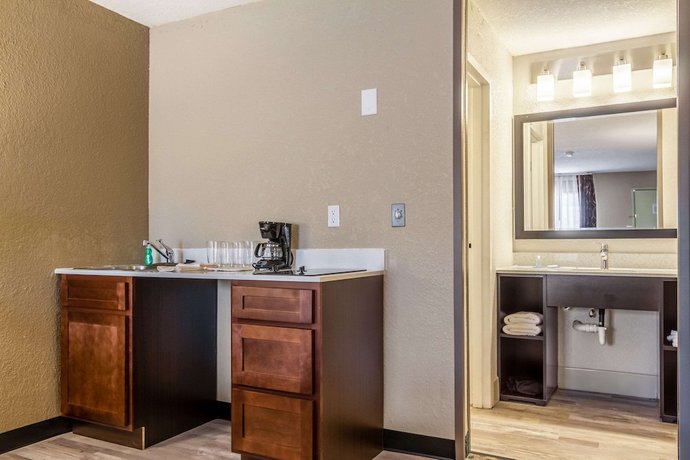 Imagen de la habitación del Hotel Suburban Studios Kingsland Near I-95. Foto 3