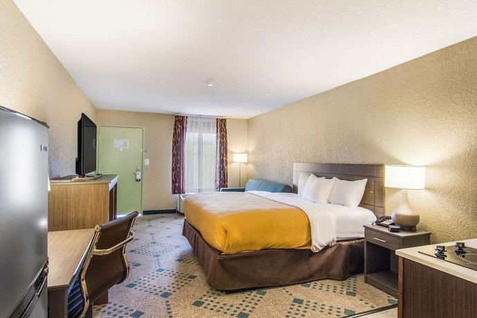 Imagen de la habitación del Hotel Suburban Studios Kingsland Near I-95. Foto 6