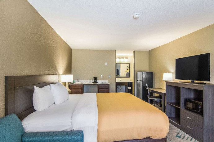 Imagen de la habitación del Hotel Suburban Studios Kingsland Near I-95. Foto 8