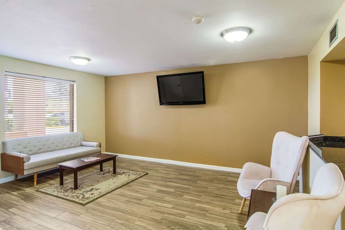 Imagen de los interiores del Hotel Suburban Studios Kingsland Near I-95. Foto 16