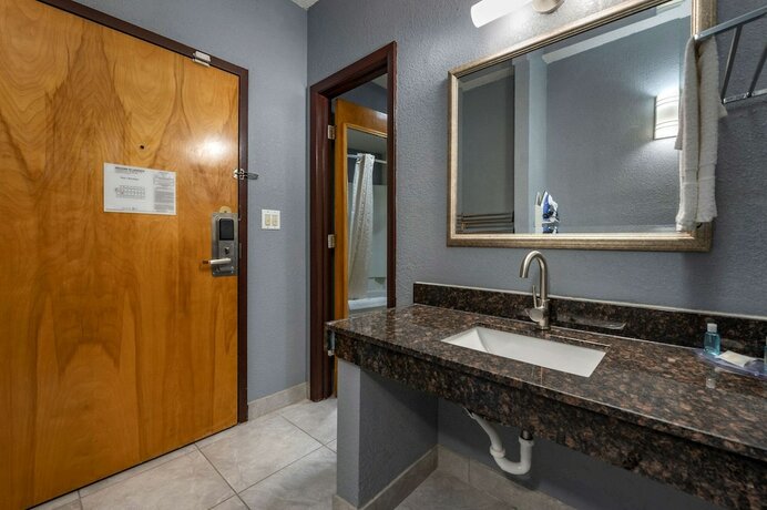 Imagen general del Hotel Suburban Studios Lafayette. Foto 12