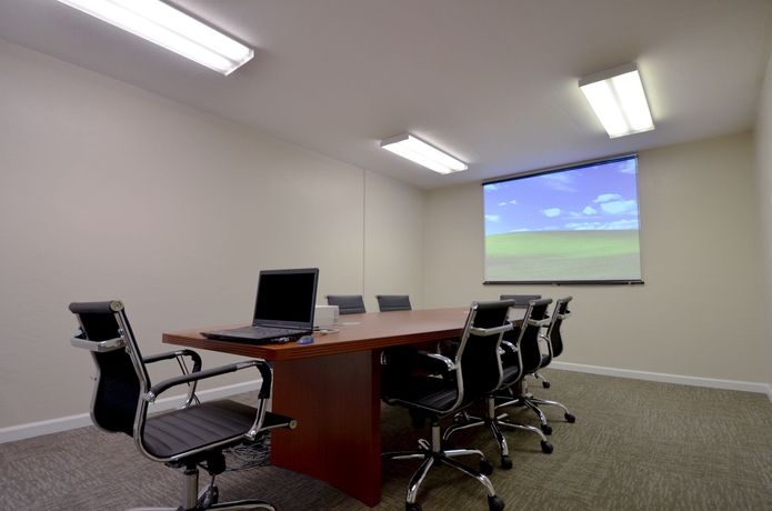 Imagen de los interiores del Hotel Suburban Studios Melbourne Airport. Foto 13