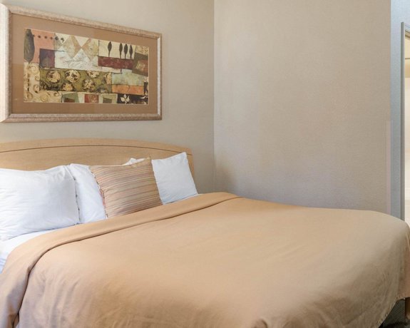 Imagen de la habitación del Hotel Suburban Studios Morgantown. Foto 2