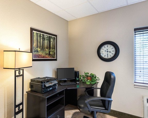 Imagen de los interiores del Hotel Suburban Studios Morgantown. Foto 15