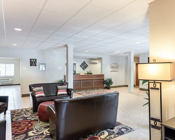 Imagen de los interiores del Hotel Suburban Studios Morgantown. Foto 18