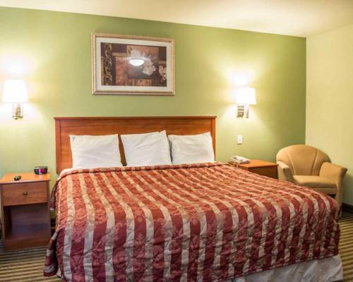 Imagen de la habitación del Hotel Suburban Studios Near Panama City Beach. Foto 5