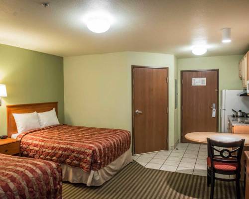Imagen de la habitación del Hotel Suburban Studios Near Panama City Beach. Foto 8