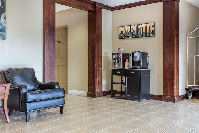 Imagen de los interiores del Hotel Suburban Studios Near University Of North Carolina-charlotte. Foto 14