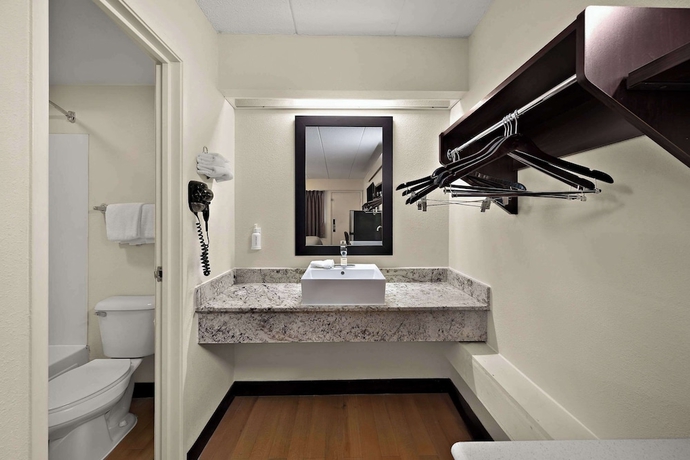 Imagen de la habitación del Hotel Suburban Studios Peoria. Foto 15