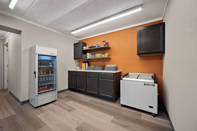 Imagen de los interiores del Hotel Suburban Studios Peoria. Foto 19