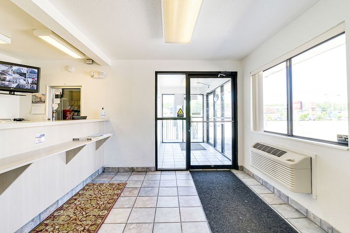 Imagen de los interiores del Hotel Suburban Studios South Bend Notre Dame Area. Foto 17