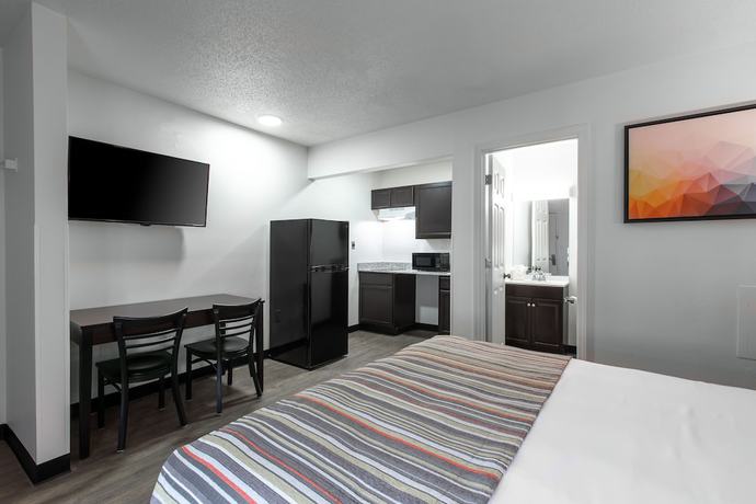 Imagen de la habitación del Hotel Suburban Studios, Spartanburg. Foto 2