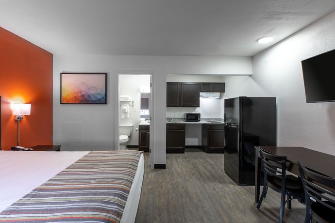 Imagen de la habitación del Hotel Suburban Studios, Spartanburg. Foto 18