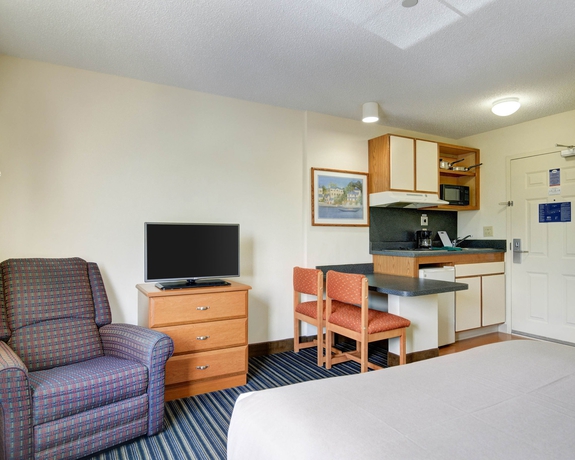 Imagen de los interiores del Hotel Suburban Studios Sterling - Washington Dulles. Foto 12