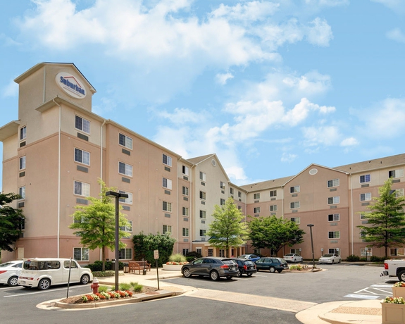 Imagen de los exteriores del Hotel Suburban Studios Sterling - Washington Dulles. Foto 10