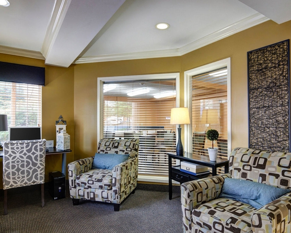 Imagen de los interiores del Hotel Suburban Studios Sterling - Washington Dulles. Foto 16