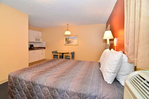 Imagen de la habitación del Hotel Suburban Studios Stuart Near Federal Hwy 1. Foto 8