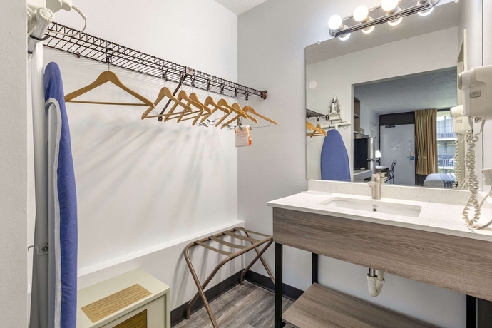 Imagen de la habitación del Hotel Suburban Studios Tysons Corner. Foto 5