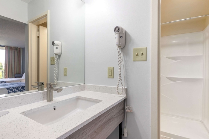 Imagen de la habitación del Hotel Suburban Studios Tysons Corner. Foto 9