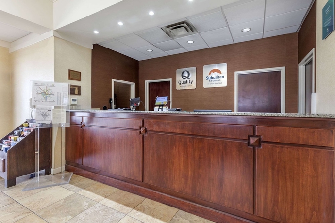 Imagen de los interiores del Hotel Suburban Studios Tysons Corner. Foto 17