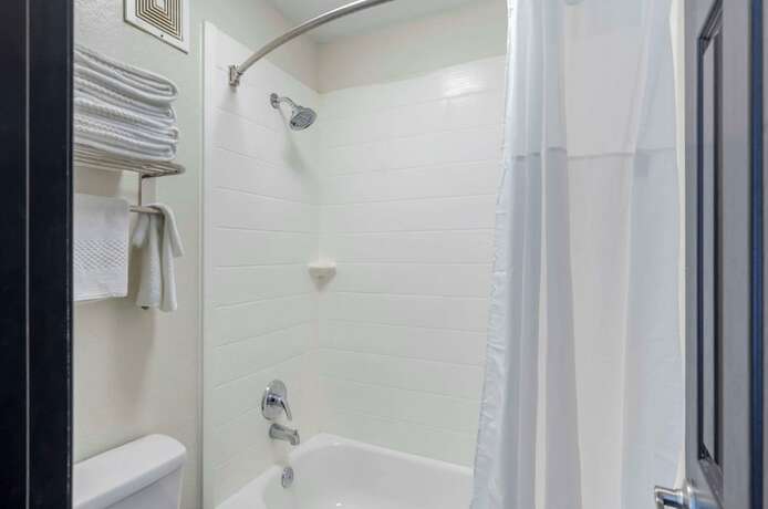 Imagen general del Hotel Suburban Studios Verona - Staunton North. Foto 1