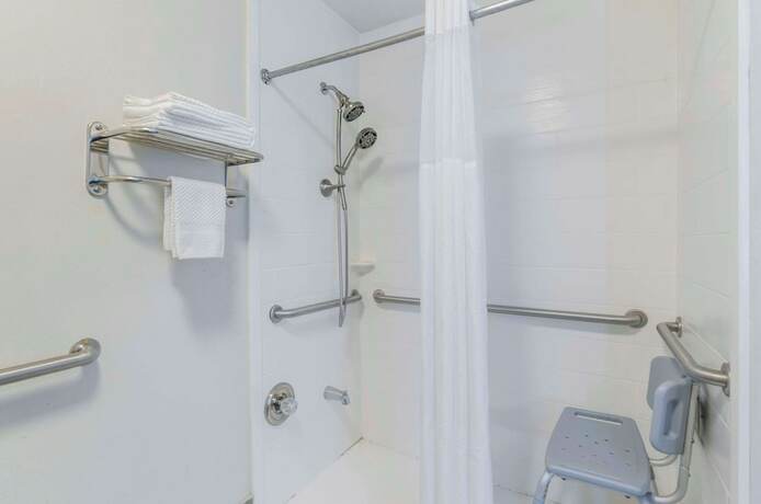 Imagen general del Hotel Suburban Studios Verona - Staunton North. Foto 4