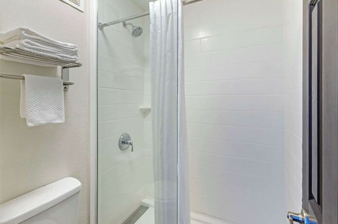 Imagen general del Hotel Suburban Studios Verona - Staunton North. Foto 5