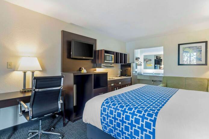 Imagen de la habitación del Hotel Suburban Studios Verona - Staunton North. Foto 16