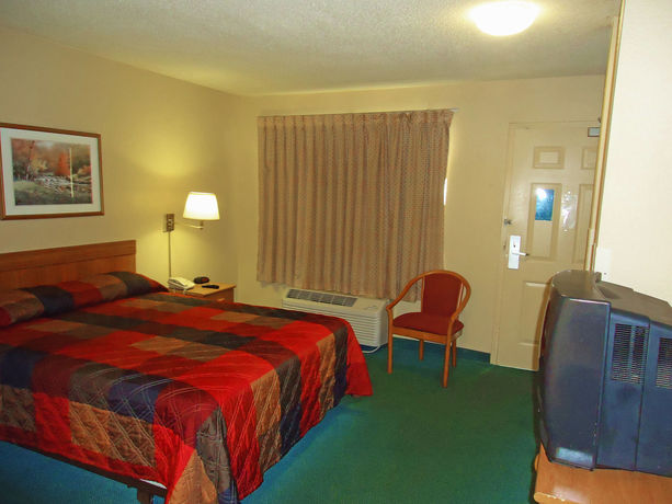 Imagen de la habitación del Hotel Suburban Studios Winston Salem-University Parkway. Foto 7