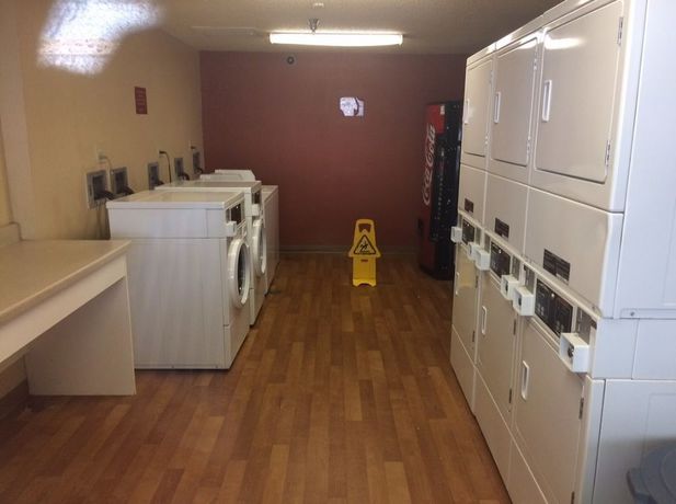 Imagen de los interiores del Hotel Suburban Studios Winston Salem-University Parkway. Foto 10