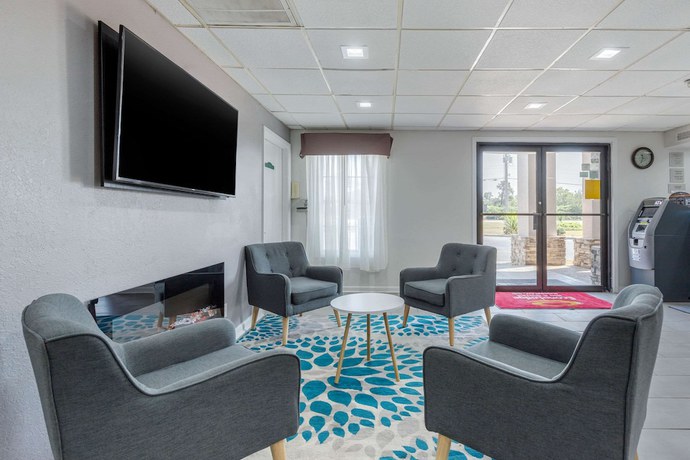 Imagen de los interiores del Hotel Suburban Studios at the University. Foto 17