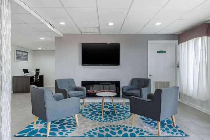 Imagen de los interiores del Hotel Suburban Studios at the University. Foto 18